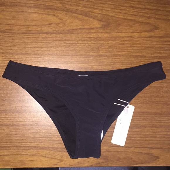 Black swim bottoms - Picture 1 of 3